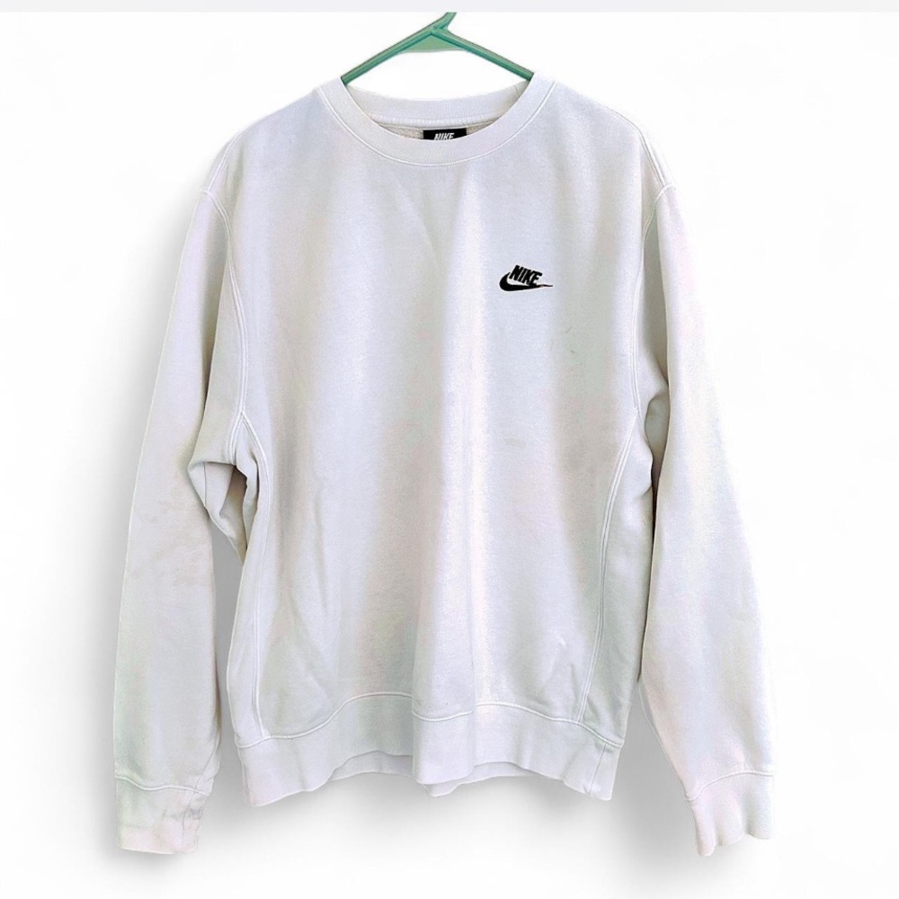 Nike Men's Classic White Crewneck Sweatshirt. Men’s Size Large.